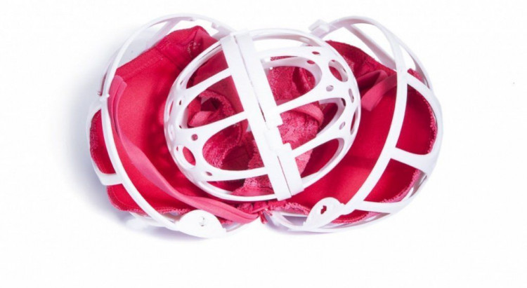 Специальный контейнер для стирки бюстгальтеров с косточками: фиксирует форму, защищает от скручивания и продлевает срок службы изделия