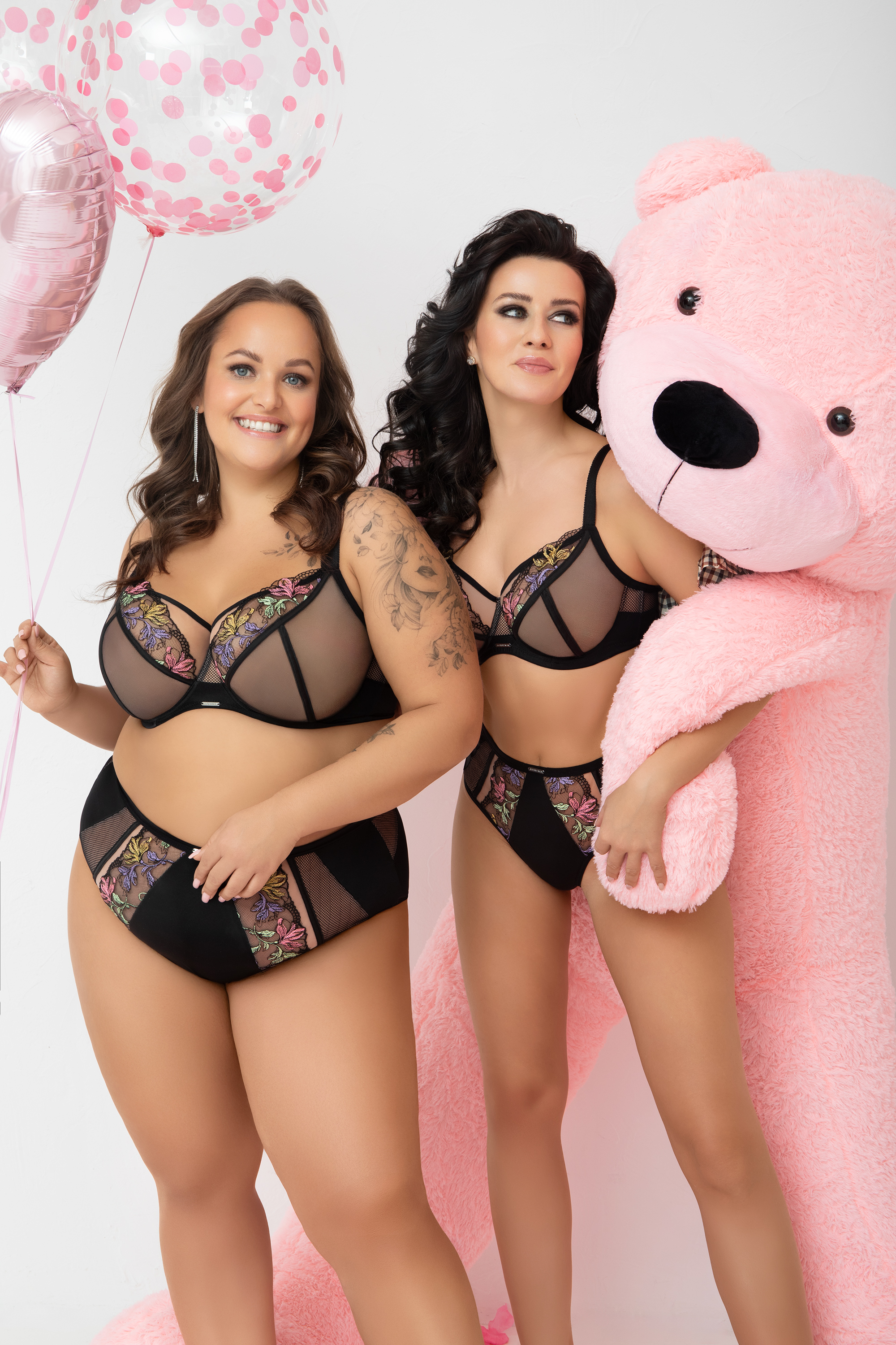 Возбуждающе красивой нижнее бельё Gorsenia чёрного цвета LILU G002 с трусиками слипы F002 и бразилиана B002